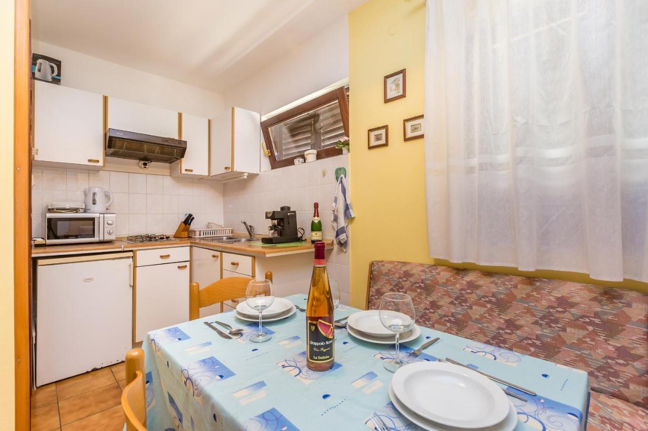 Apartments With A Parking Space Njivice, Krk - 5325 מראה חיצוני תמונה